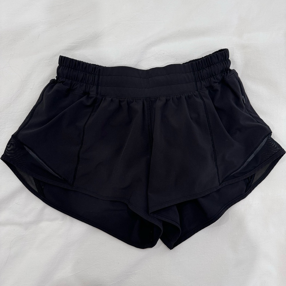 Hotty hot lululemon shorts. Low rise 2.5” black size 6.